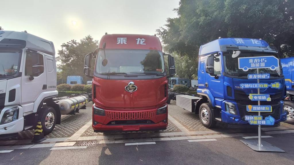 节能+轻量化！乘龙翼威5纯电大单桥定义中短途运输标杆 - 第1张