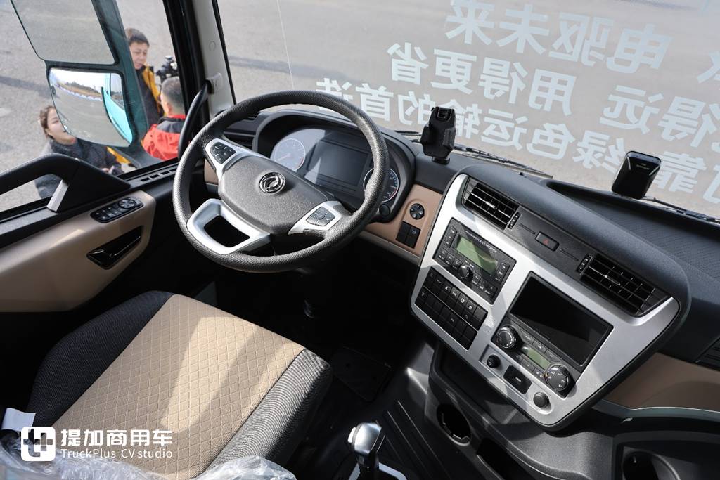 600度大电量，693匹大马力，专为资源类运输打造的东风天龙KL纯电牵引车实拍 - 第11张