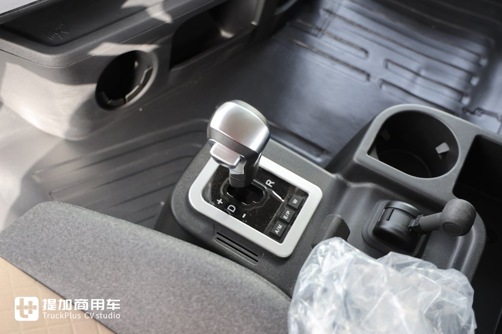 600度大电量，693匹大马力，专为资源类运输打造的东风天龙KL纯电牵引车实拍 - 第12张