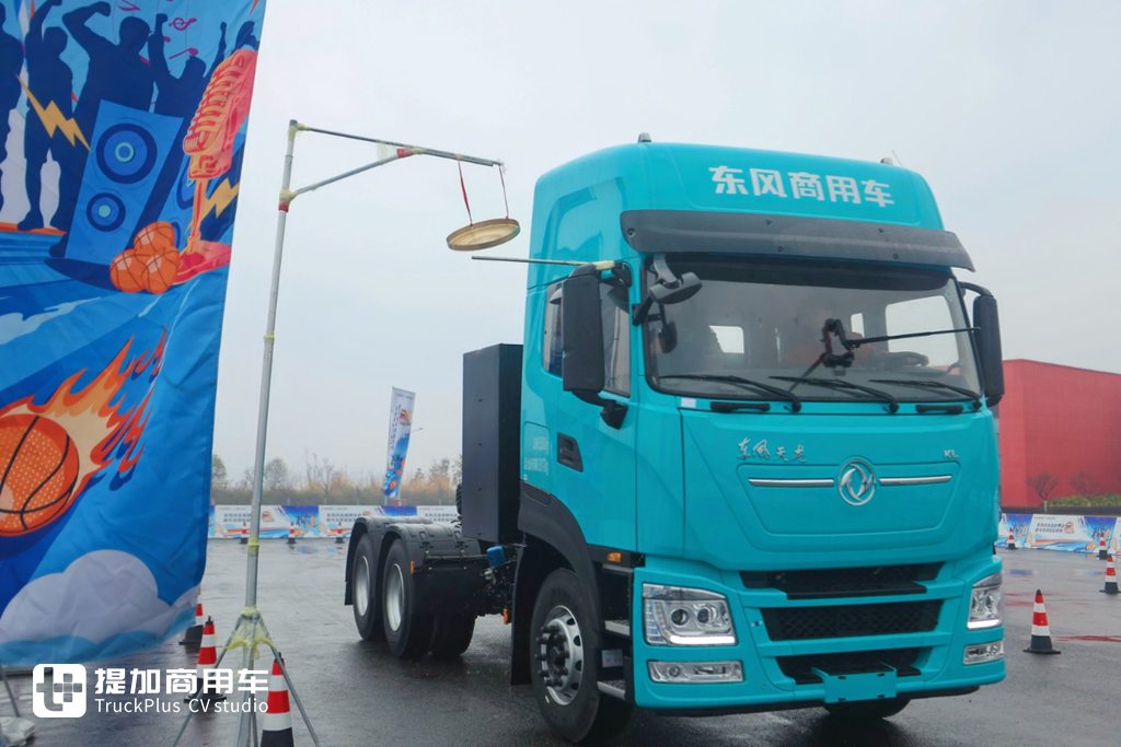 600度大电量，693匹大马力，专为资源类运输打造的东风天龙KL纯电牵引车实拍 - 第15张