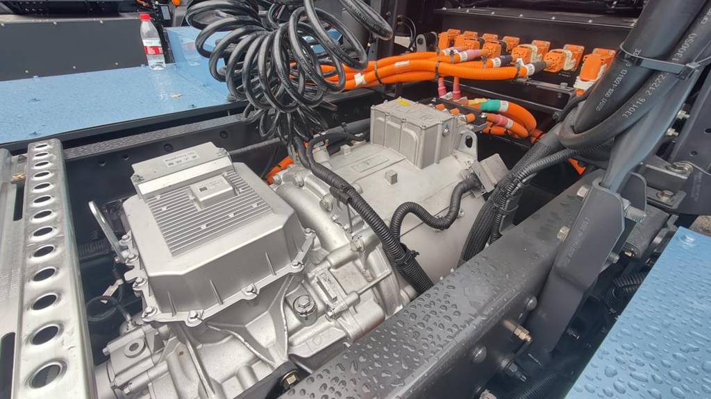 强动力低电耗！乘龙翼威5纯电牵引车实力赋能资源运输 - 第2张