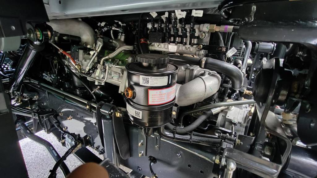 乘龙H5V LNG牵引车：以高效舒适，伴卡友一路创富前行 - 第2张