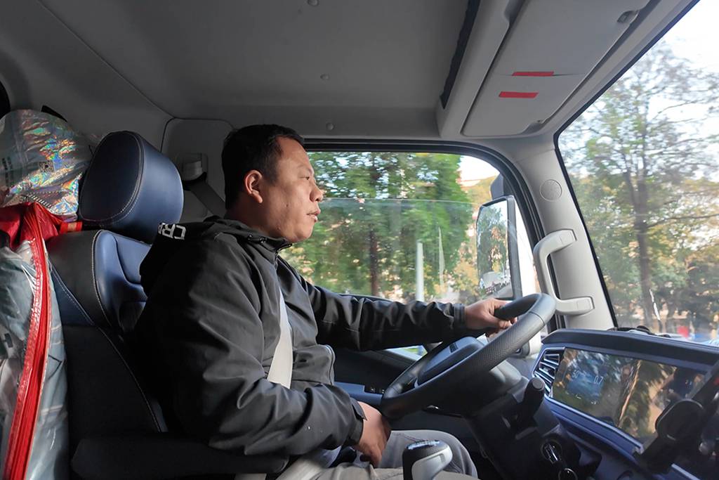 重载无忧,自在创收!时代领航G6-重载版成珠三角卡友的心头好 - 第5张 - 提加商用车网 重载无忧,自在创收!时代领航G6-重载版成珠三角卡友的心头好 - 第5张