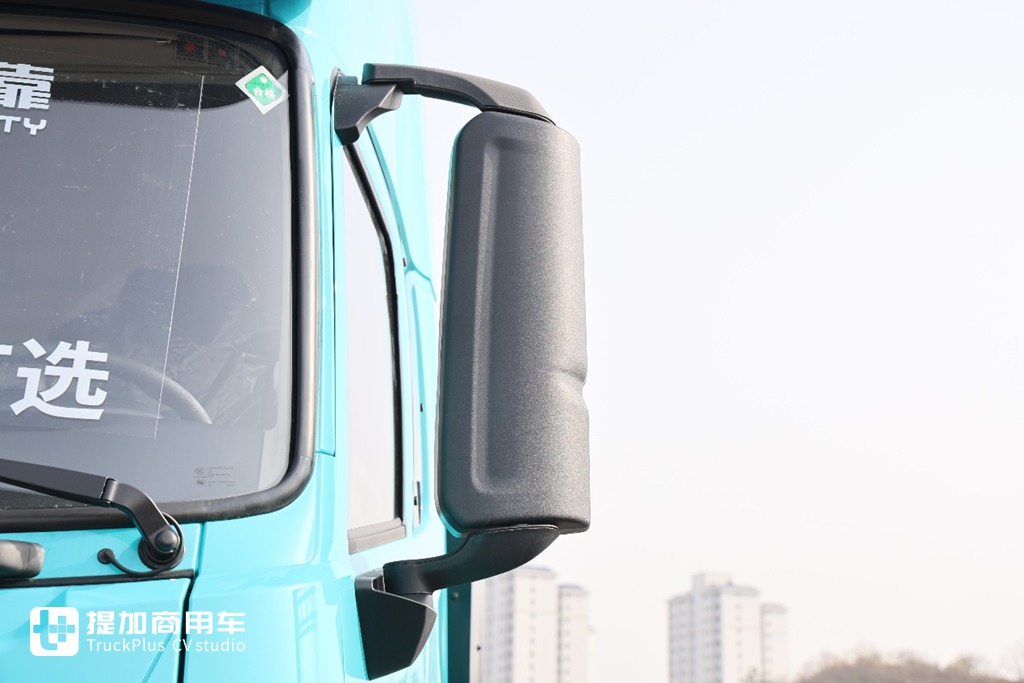 600度大电量，693匹大马力，专为资源类运输打造的东风天龙KL纯电牵引车实拍 - 第8张