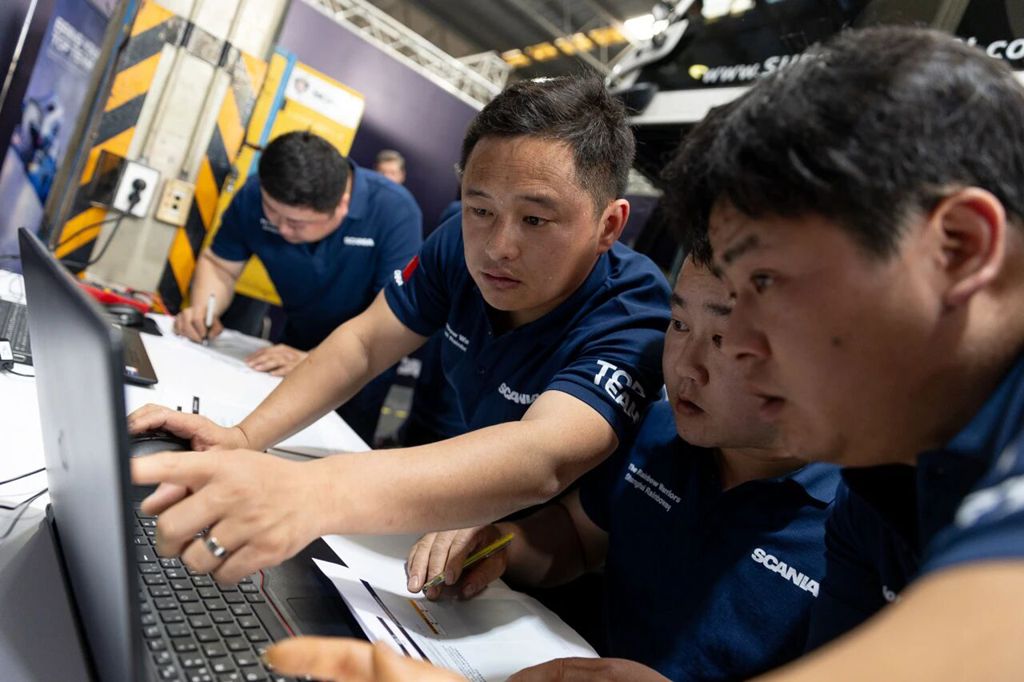 荣耀加冕！中国队问鼎斯堪尼亚亚太区巅峰赛 - 第2张