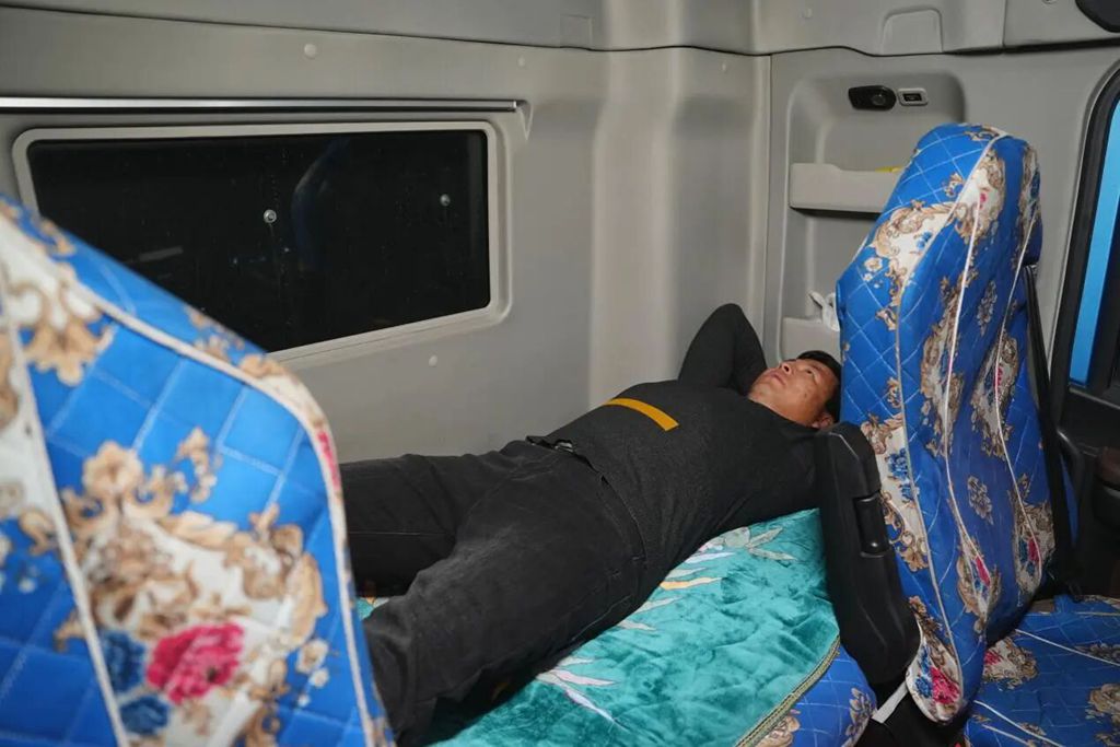 高效节能+驾乘舒适！欧曼银河5M纯电重卡让韩师傅运煤能赢能享 - 第4张