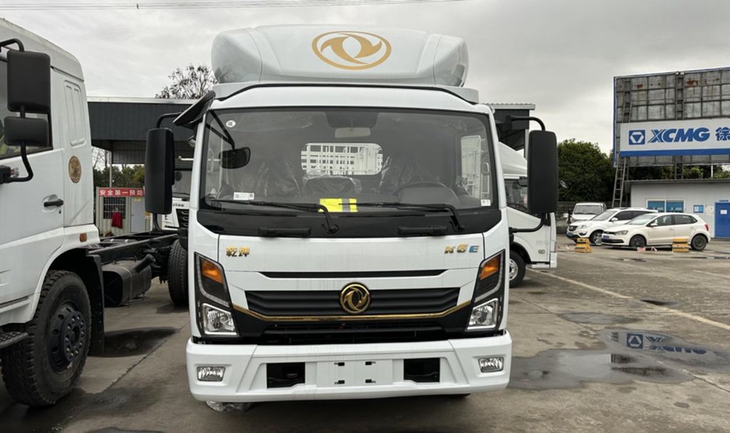 实车亮相 惊艳登场|东风乾坤门店品鉴,解锁高端轻卡硬核实力 - 第3张 - 提加商用车网 实车亮相 惊艳登场|东风乾坤门店品鉴,解锁高端轻卡硬核实力 - 第3张