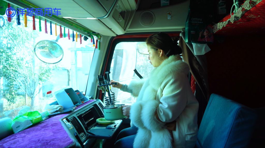 女麦客的最爱！乘龙H5V斩获2026卡姐推荐“绿通房车”大奖 - 第2张