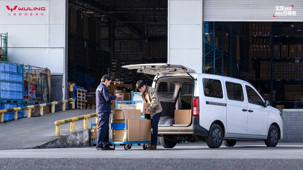 6.98万元起！国民创富微客新标杆——五菱荣光纯电版正式上市 - 第2张