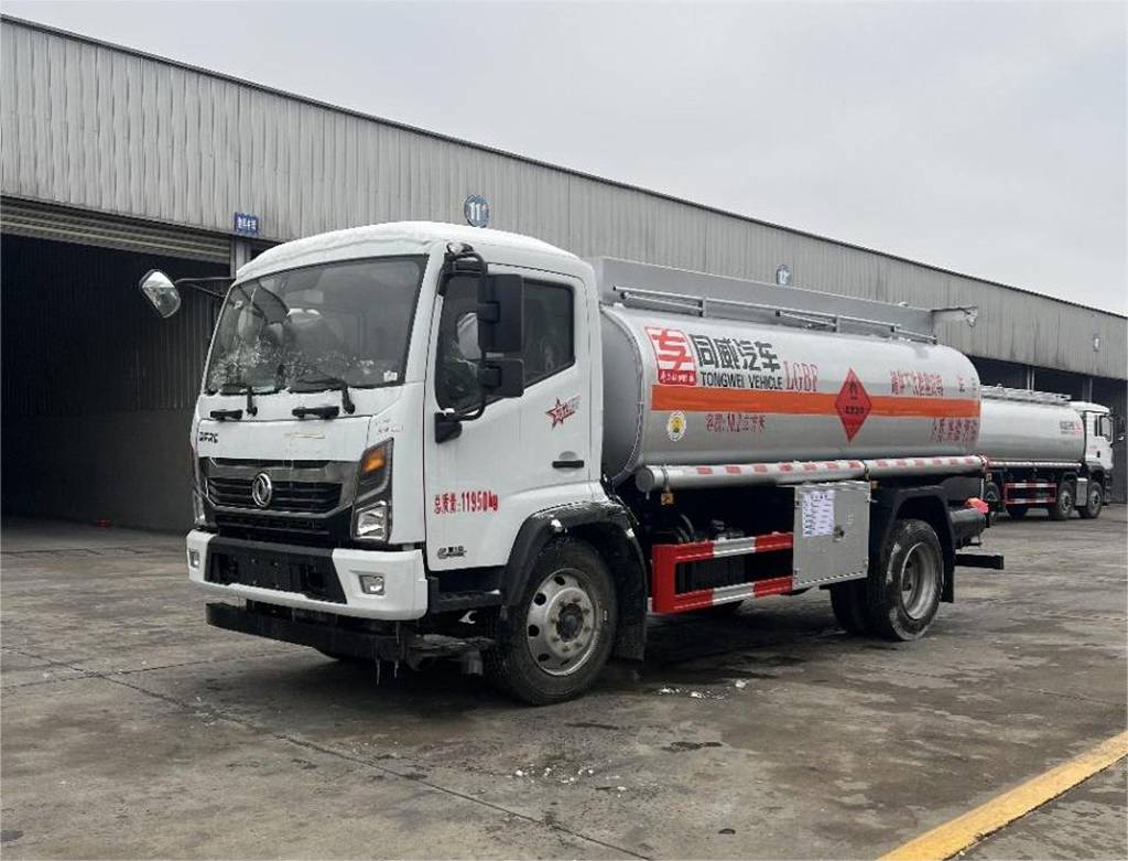 东风新一代罐式危化车——让危化运输更安心的实力派 - 第2张 - 提加商用车网 东风新一代罐式危化车——让危化运输更安心的实力派 - 第2张