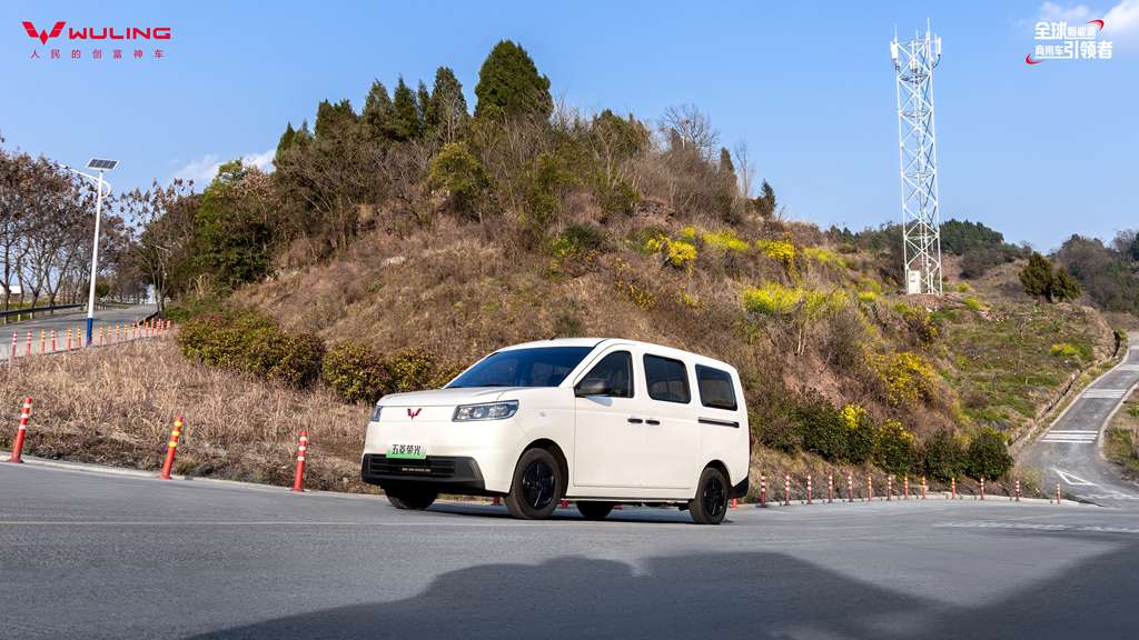 6.98万元起！国民创富微客新标杆——五菱荣光纯电版正式上市 - 第3张