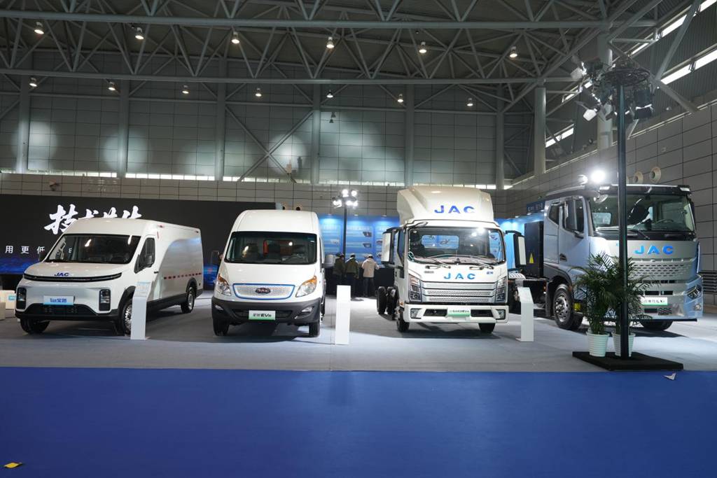 智链绿动,破局共生!江淮商用车亮相2026合肥新能源商用车展,智领绿色智慧物流新未来 - 第3张 - 提加商用车网 智链绿动,破局共生!江淮商用车亮相2026合肥新能源商用车展,智领绿色智慧物流新未来 - 第3张