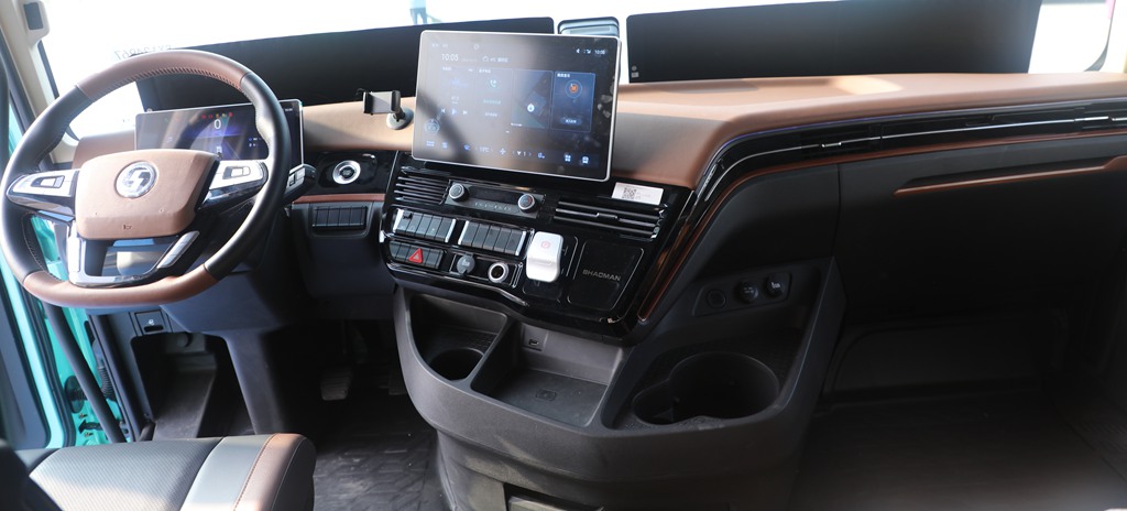 陕汽闪耀深圳商用车展 !X6000超凡旗舰与顶级超跑同台共鉴高端制造新高度! - 第4张 - 提加商用车网 陕汽闪耀深圳商用车展 !X6000超凡旗舰与顶级超跑同台共鉴高端制造新高度! - 第4张