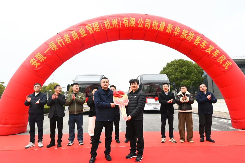 春色映新程,安凯N12助力杭州旅游再升级 - 第1张 - 提加商用车网 春色映新程,安凯N12助力杭州旅游再升级 - 第1张