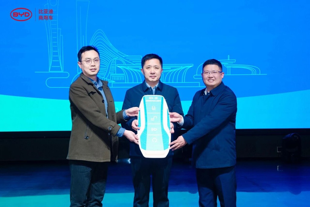 50台比亚迪纯电动自卸车交付郑州!硬核技术护航航空港绿色建设 - 第3张 - 提加商用车网 50台比亚迪纯电动自卸车交付郑州!硬核技术护航航空港绿色建设 - 第3张