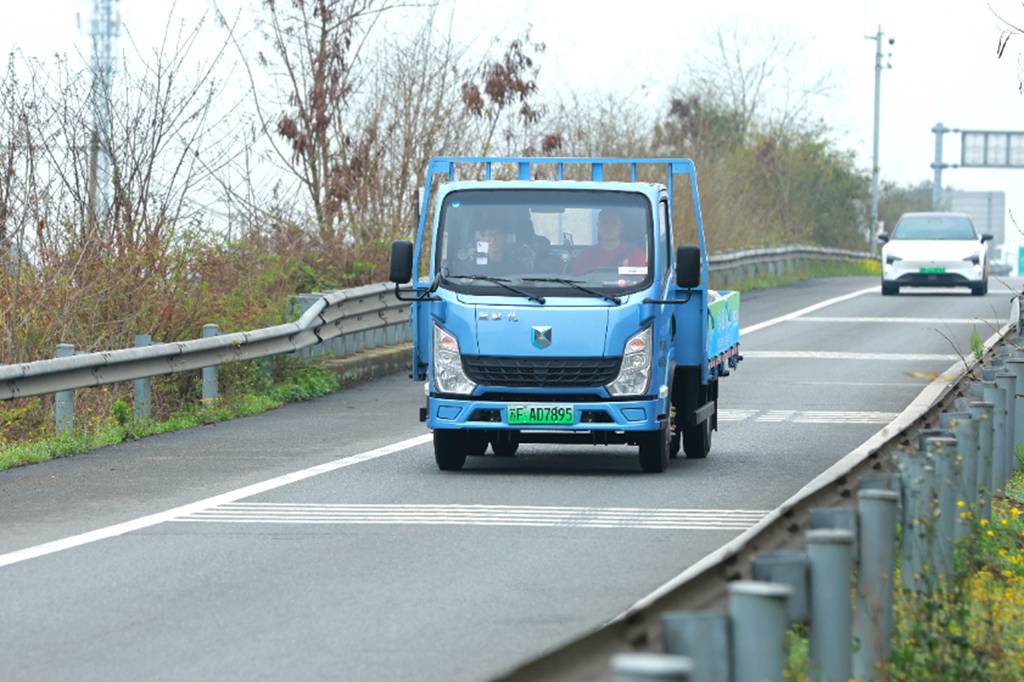 真场景 敢实测 潍柴蓝擎X3树立新能源小卡新标杆！ - 第2张
