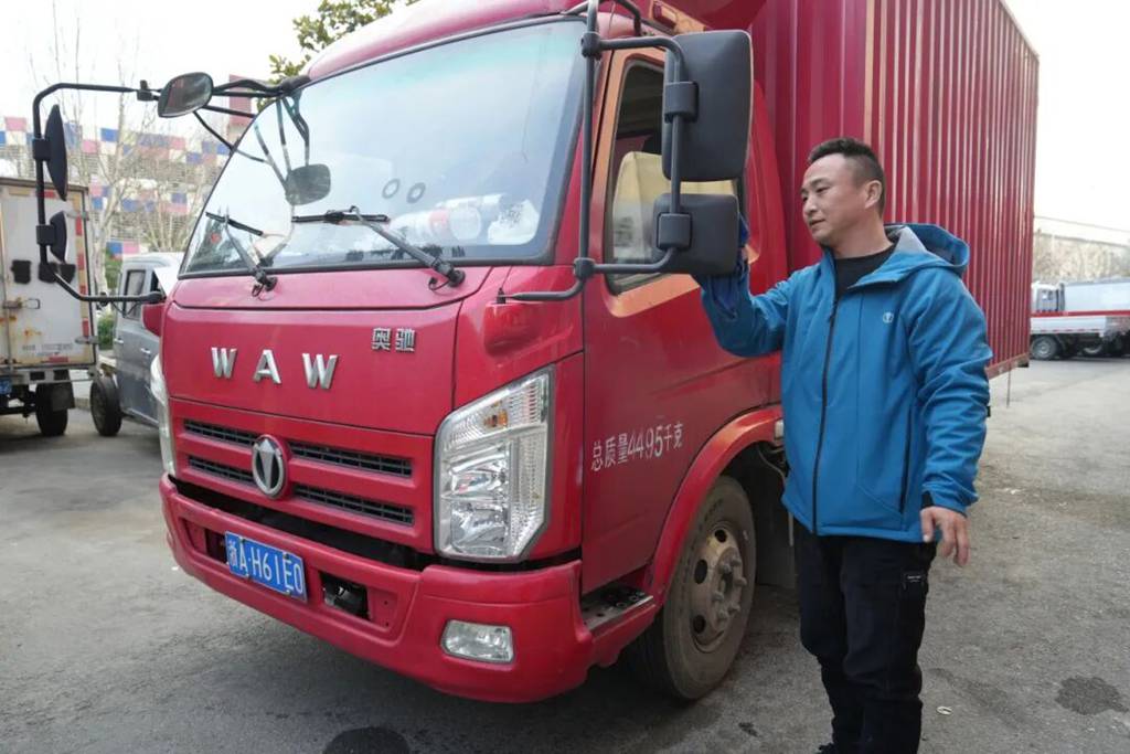 大桥上，他递出了一支“介绍信” - 第5张