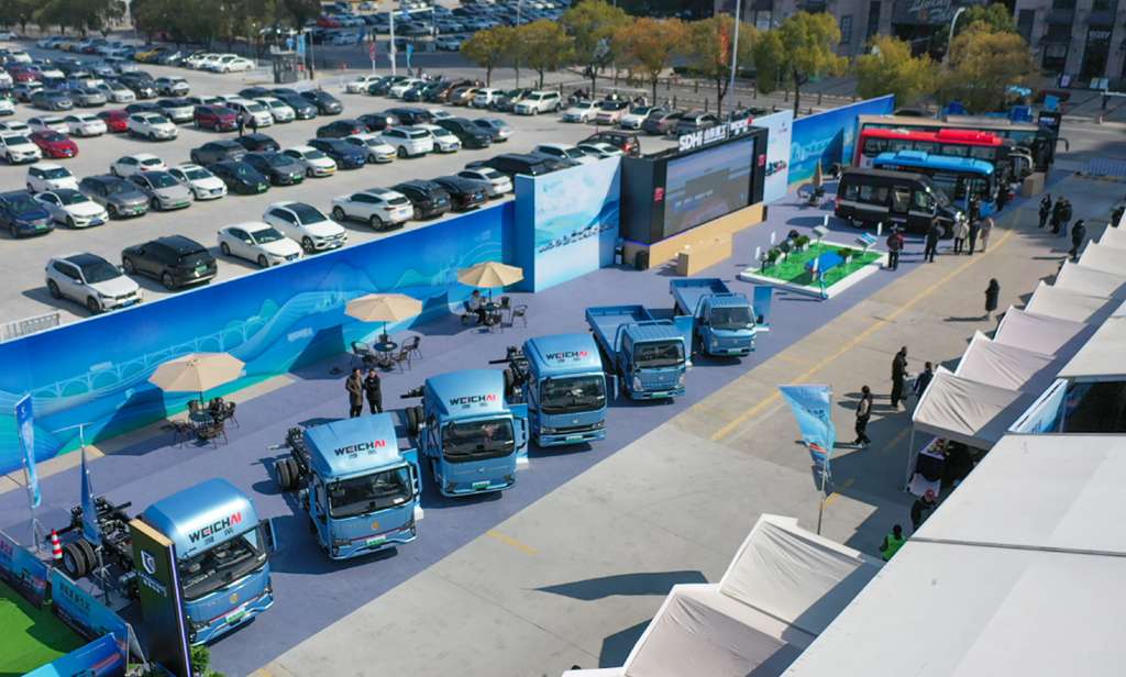 潍柴多品牌矩阵亮相扬州首届绿色智能汽车嘉年华 - 第1张