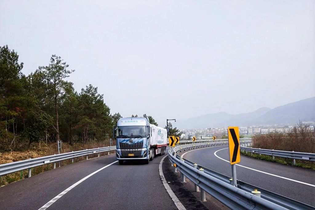 “开龙擎 向富行” 阜阳至杭州赵师傅带货试车 东风新KL 600马力综合油耗29升 - 第6张