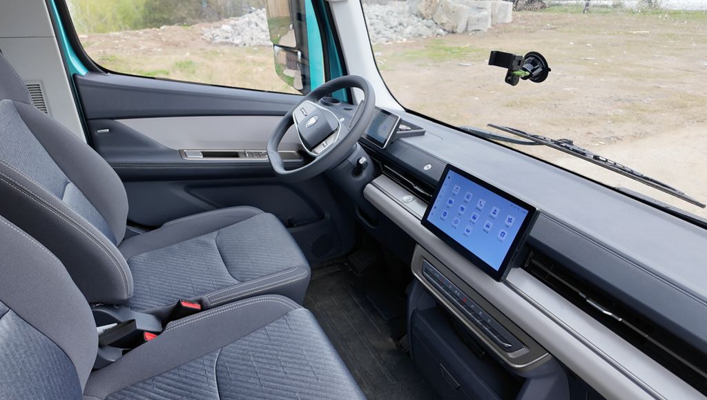 生而纯电,为悦己者容——深度体验欧马可Z:在富春江畔重新定义高端轻卡 - 第3张 - 提加商用车网 生而纯电,为悦己者容——深度体验欧马可Z:在富春江畔重新定义高端轻卡 - 第3张