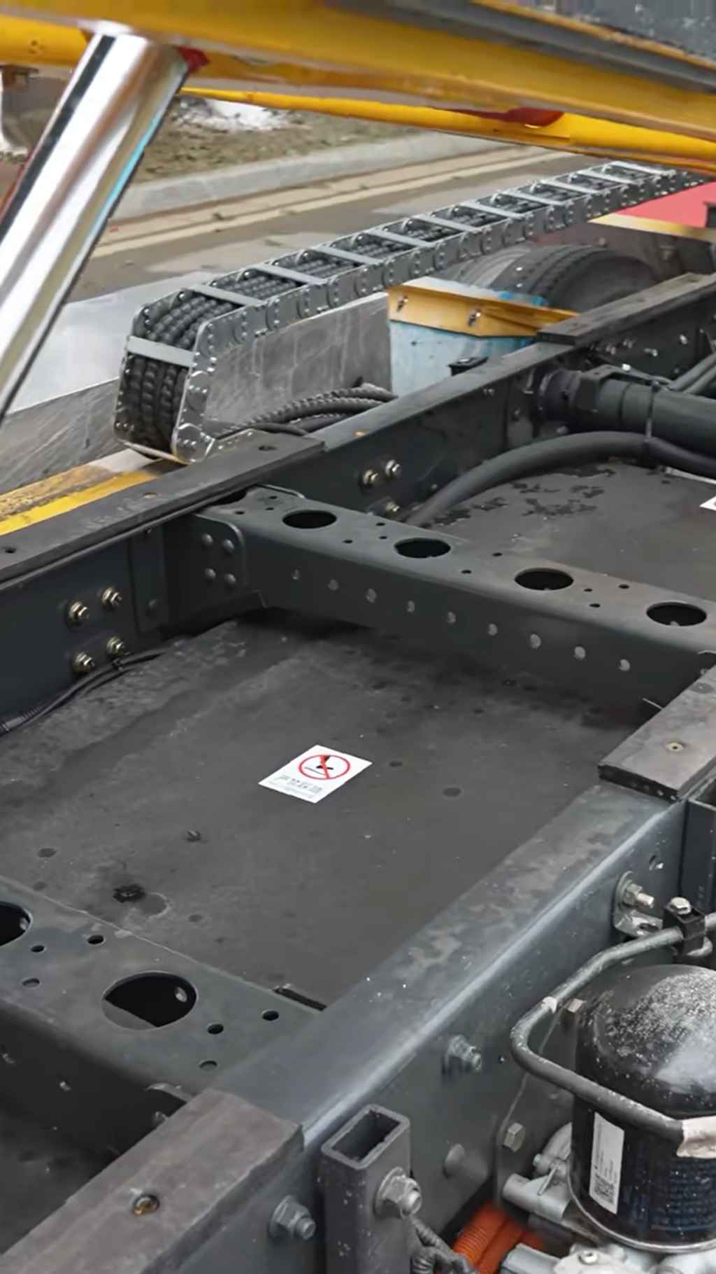 鲜乘直通车 | 能拉能跑还省心,乘龙翼威2新能源清障车凭什么是“实力派”? - 第2张 - 提加商用车网 鲜乘直通车 | 能拉能跑还省心,乘龙翼威2新能源清障车凭什么是“实力派”? - 第2张