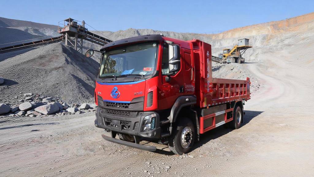 乘龙H5 4×2纯电自卸，把“极限”二字玩明白了 - 第1张