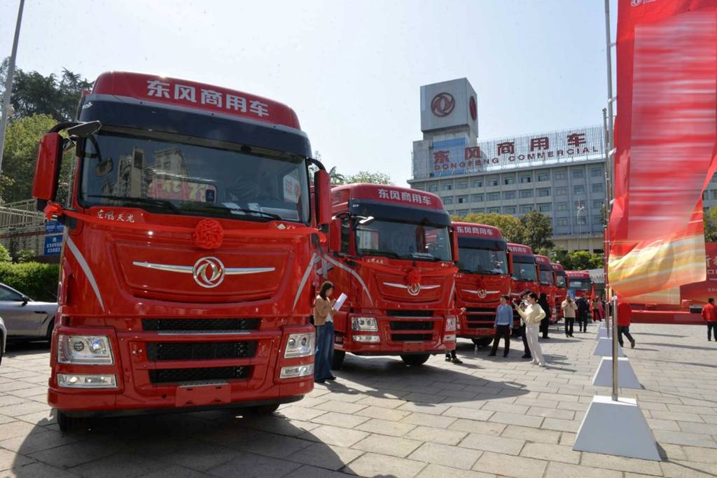 政企携手推进危化运输安全升级 东风商用车150台牵引车集中交付丹江口 - 第5张