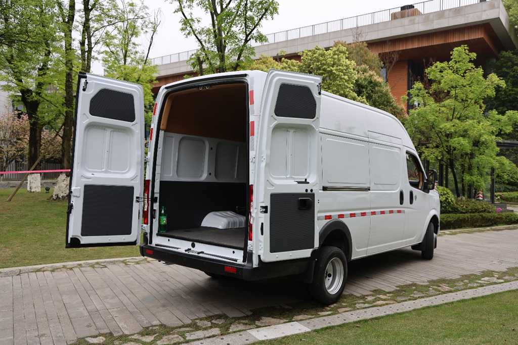 全新外观内饰,11.9方超大货箱,M9T黄金动力,实拍东风福瑞通V10极限车 - 第10张 - 提加商用车网 全新外观内饰,11.9方超大货箱,M9T黄金动力,实拍东风福瑞通V10极限车 - 第10张