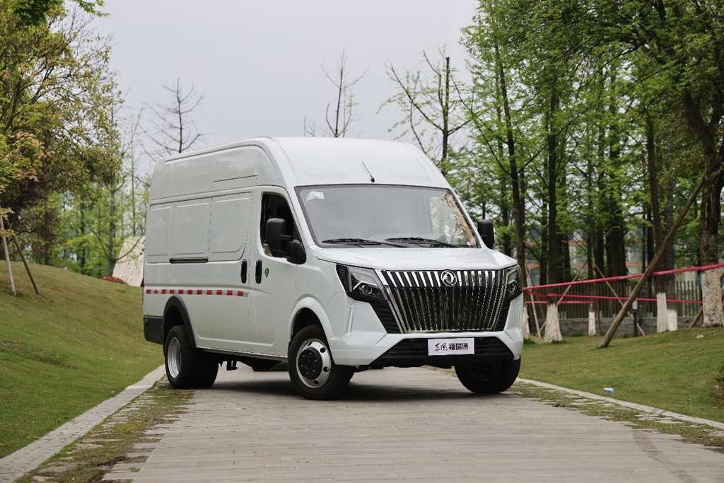 全新外观内饰,11.9方超大货箱,M9T黄金动力,实拍东风福瑞通V10极限车 - 第19张 - 提加商用车网 全新外观内饰,11.9方超大货箱,M9T黄金动力,实拍东风福瑞通V10极限车 - 第19张