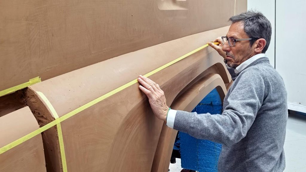 光梭未来2.0油泥模型曝光，以设计革命重定中国重卡新纪元 - 第1张