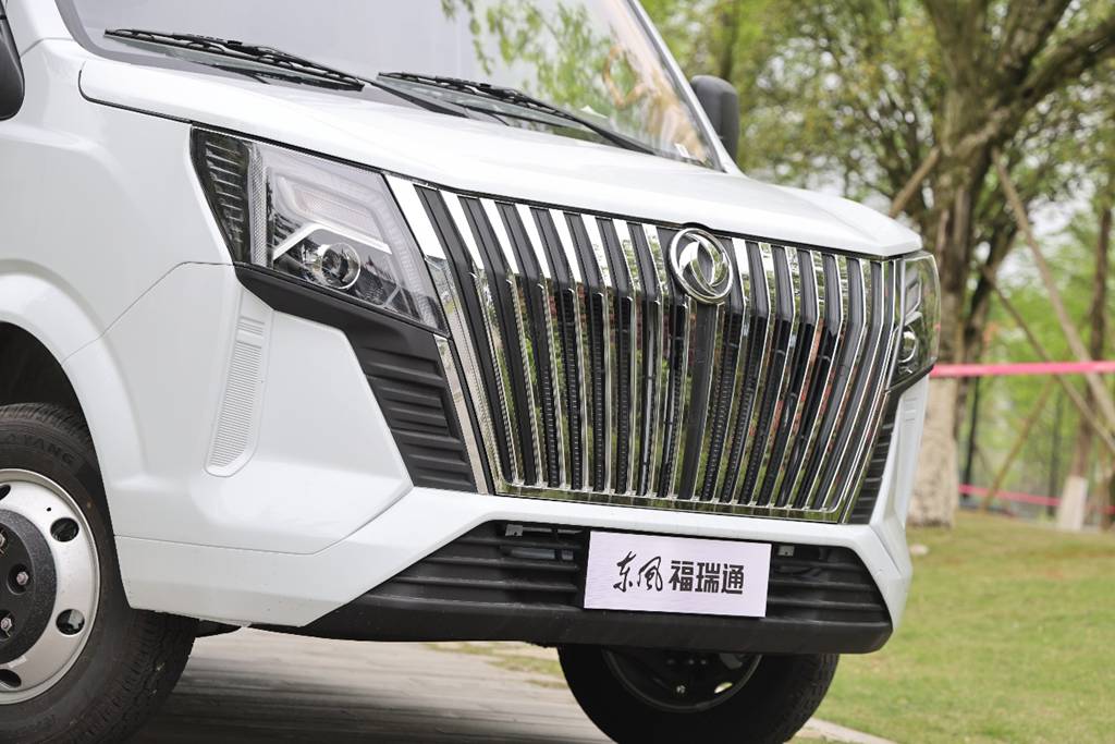 全新外观内饰,11.9方超大货箱,M9T黄金动力,实拍东风福瑞通V10极限车 - 第2张 - 提加商用车网 全新外观内饰,11.9方超大货箱,M9T黄金动力,实拍东风福瑞通V10极限车 - 第2张