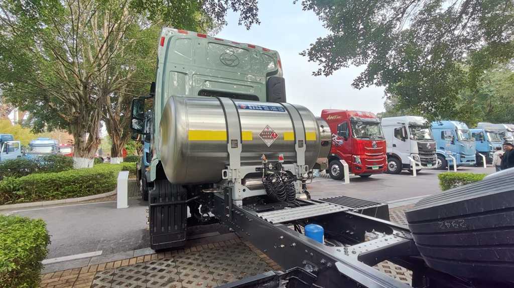 强动力低气耗！乘龙H5V LNG牵引车助卡友资源运输创富无忧 - 第3张