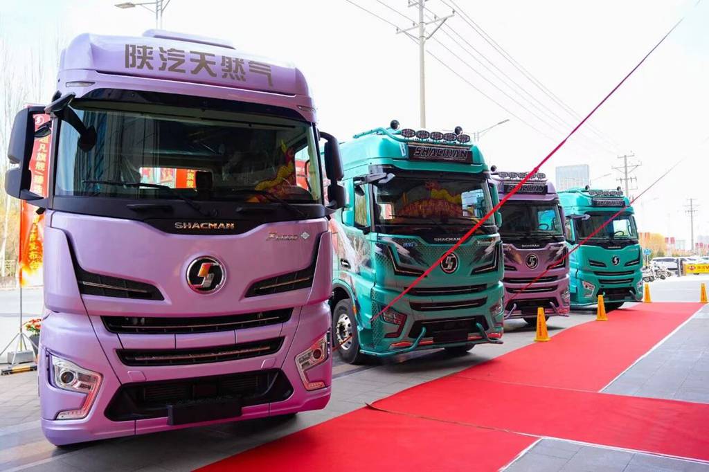【决胜开门红】陕汽重卡X6000超凡旗舰&臻选版甘肃区域荣耀上市 - 第2张