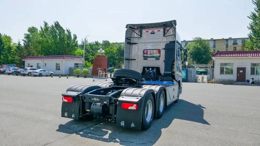 J7创领版牵引车高效货运,行稳致远 - 第4张 - 提加商用车网 J7创领版牵引车高效货运,行稳致远 - 第4张