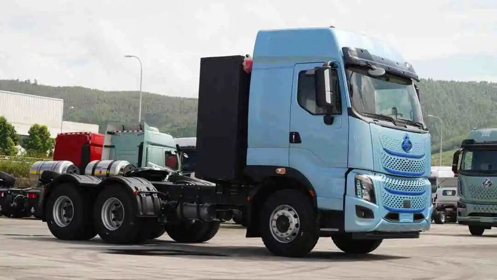 鲜乘直通车 | 不要再开浪费人类token的车了，来试试乘龙H7 Pro纯电牵引车！ - 第1张