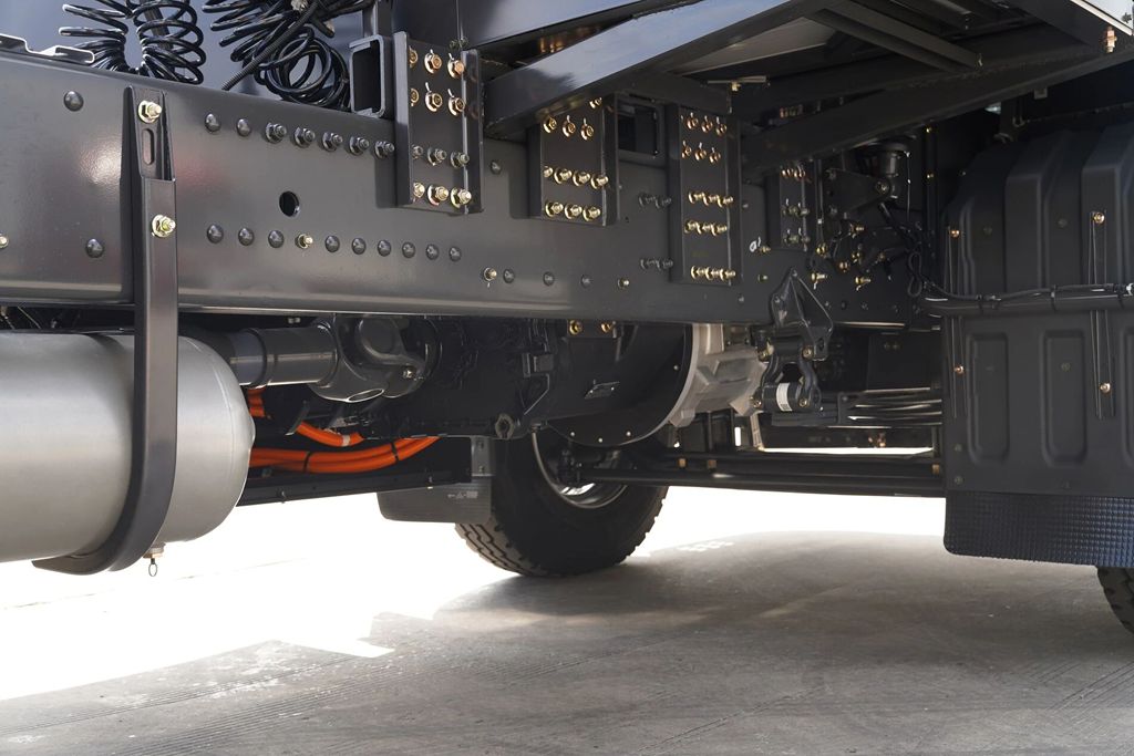 鲜乘直通车 | 不要再开浪费人类token的车了，来试试乘龙H7 Pro纯电牵引车！ - 第2张