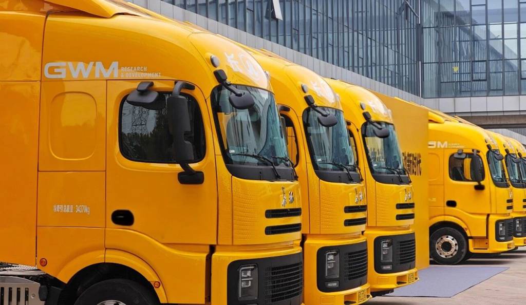 百台长城混动重卡交付头部快递企业，快递运输开启混动时代 - 第1张