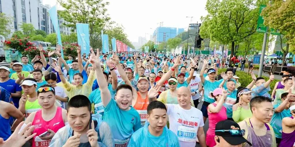 东风龙擎 & 东风新疆携手“堰马”｜以奔跑之名，铸品牌之力，启合作新程 - 第2张