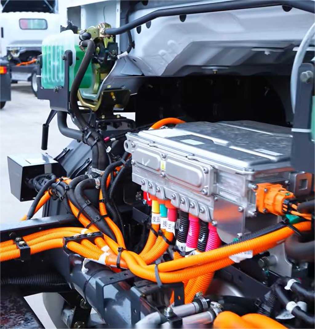 鲜乘直通车 | 老板们~这是乘龙翼威2城配物流车的简历，请查收！ - 第1张