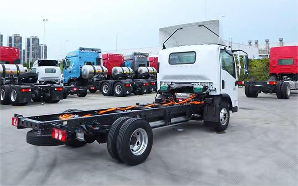 鲜乘直通车 | 老板们~这是乘龙翼威2城配物流车的简历，请查收！ - 第4张