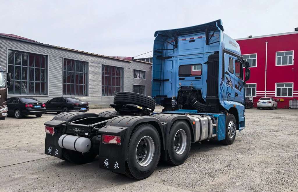 J7 6DV1 660马力领航版牵引车：干线王者实力，征途一路从容 - 第3张