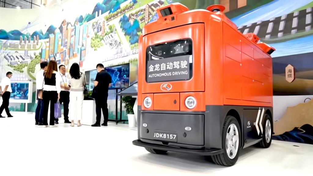 数智引领，驭见未来——金龙无人配送车亮相第九届数字中国建设峰会 - 第5张