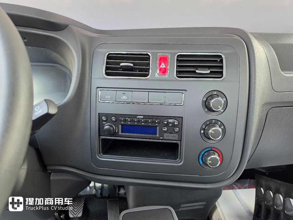 轻卡级承载，还有82度大电池+舒适内饰，江淮新能源EX6电动小卡实拍 - 第6张