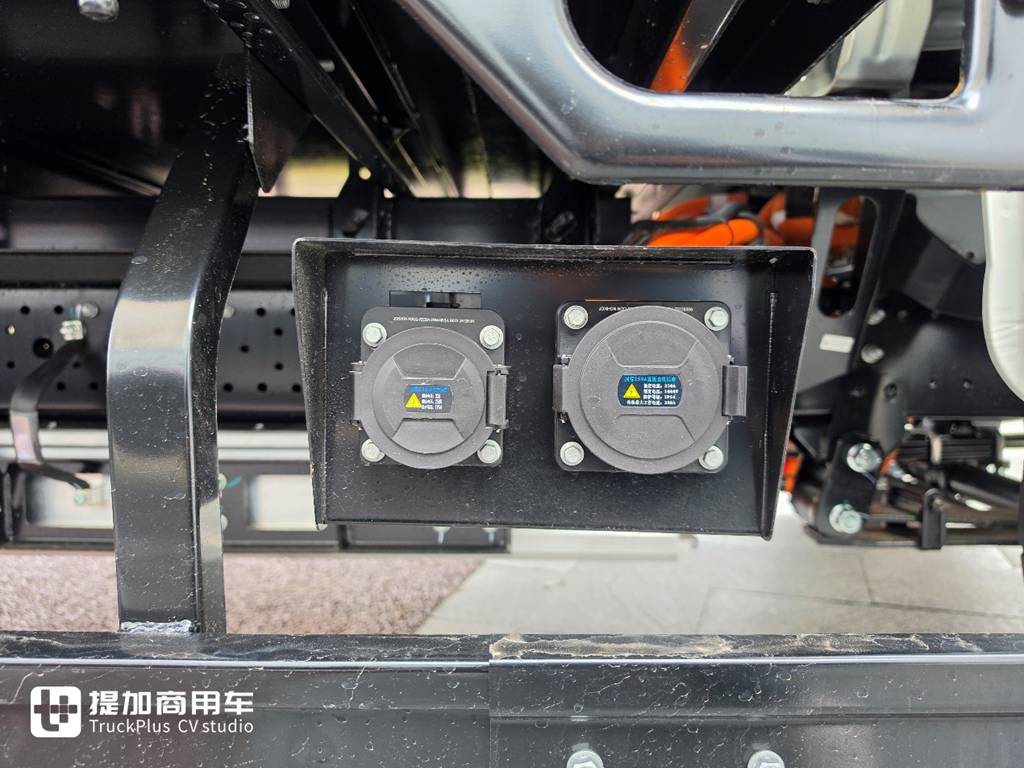 轻卡级承载，还有82度大电池+舒适内饰，江淮新能源EX6电动小卡实拍 - 第11张
