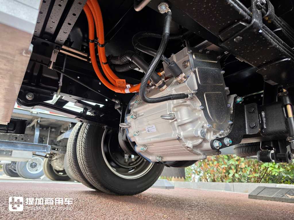 轻卡级承载，还有82度大电池+舒适内饰，江淮新能源EX6电动小卡实拍 - 第13张