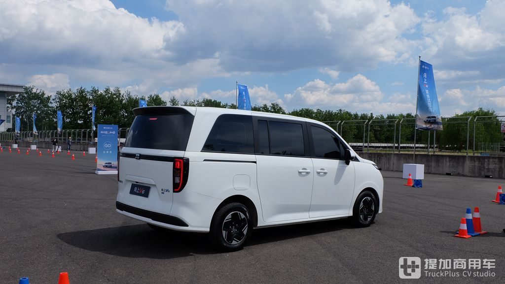 商用车乘用化新标杆，体面创富全能选手，鑫源汽车向上 V6纯电VAN 实拍 - 第10张