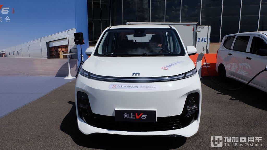 商用车乘用化新标杆，体面创富全能选手，鑫源汽车向上 V6纯电VAN 实拍 - 第15张