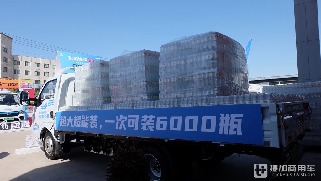 4 米货箱 + 310km 真续航，城配末端全能王，东风途逸T5E电动小卡实拍 - 第2张