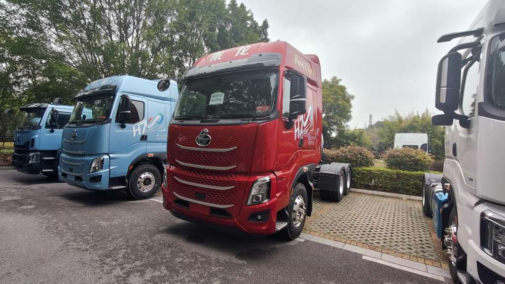8.3吨自重+570大马力，乘龙H7 Pro LNG领跑中长途运输 - 第4张