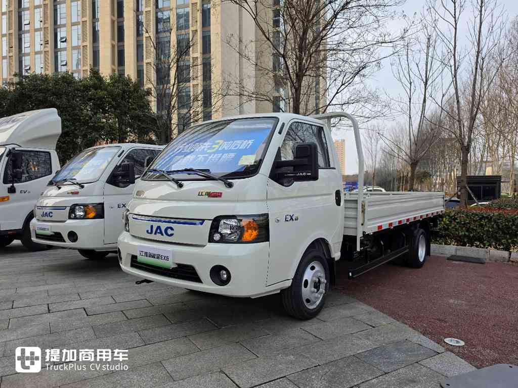 轻卡级承载，还有82度大电池+舒适内饰，江淮新能源EX6电动小卡实拍 - 第1张